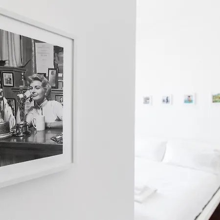Italianway - Degli Scipioni 8 * Milano